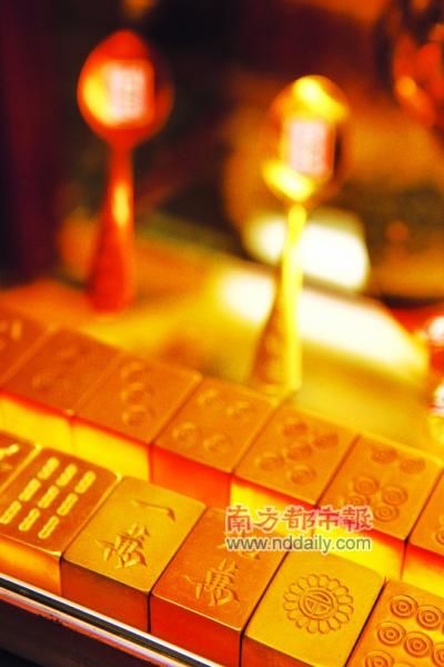 國內(nèi)首套黃銅麻將，此番也亮相奢侈品展。