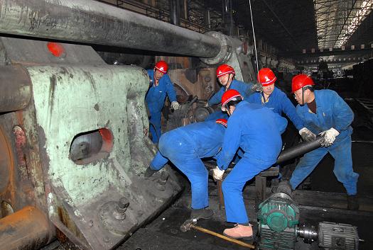 西北鋁35MN擠壓機修理現場