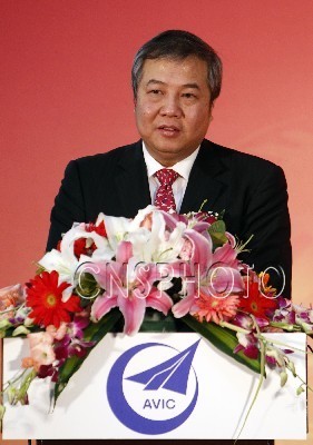 3月3日，中航工業(yè)機電系統(tǒng)有限公司與美國漢勝公司在北京舉行了組建C919大型客機項目電源系統(tǒng)合資公司合同簽字儀式。圖為中國商用飛機有限責(zé)任公司副總經(jīng)理、大型客機項目副總指揮、總設(shè)計師吳光輝