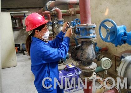 底吹爐冷卻水泵房：調(diào)節(jié)閥門(mén)，控制水量