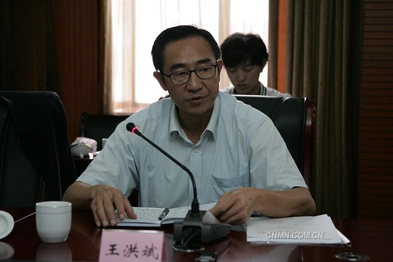 王洪斌受省委組織部委托，宣布云錫控股公司黨委書記張濤擔任公司董事長