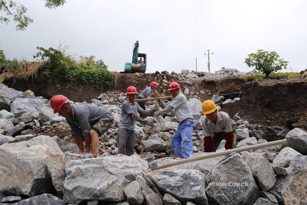 近日，安徽安慶地區(qū)發(fā)生了大暴雨，銅陵有色金屬集團(tuán)控股有限公司安慶銅礦礦區(qū)內(nèi)部分道路、橋梁及水庫壩體受到不同程度損壞。