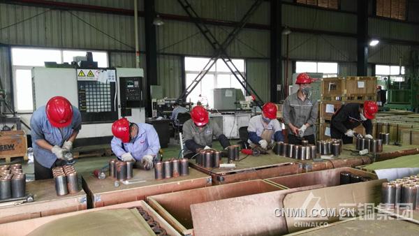 2012年以前，在中國的電動機(jī)行業(yè)，云銅壓鑄公司還是一個名不經(jīng)傳的“微型企業(yè)”，每個月鑄銅轉(zhuǎn)子訂單量9臺左右?，F(xiàn)今，云銅壓鑄公司已成電機(jī)行業(yè)的“香餑餑”，月訂單量達(dá)到9000多臺，不斷創(chuàng)下歷史的新高。從9做到9000，這其中的秘訣是什么？