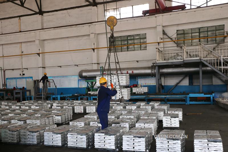 葫蘆島有色金屬集團有限公司鉛鋅冶煉廠傳來捷報——葫鋅牌低鐵鋅生產(chǎn)實現(xiàn)新突破，截至日前，低鐵鋅生產(chǎn)累計完成430噸，實現(xiàn)了批量化生產(chǎn)，為葫鋅品牌注入了鮮活動力。