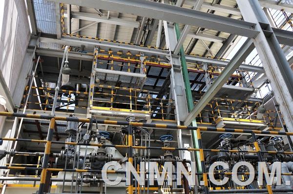 金川集團羰化冶金廠建成國內(nèi)第一條5000噸/年羰基鎳丸工業(yè)化生產(chǎn)線，標志著金川羰基鎳丸技術(shù)與裝備研發(fā)取得新突破，由此，金川集團成為全球第三家羰基鎳丸生產(chǎn)企業(yè)，進入羰基鎳丸生產(chǎn)世界先進行列。