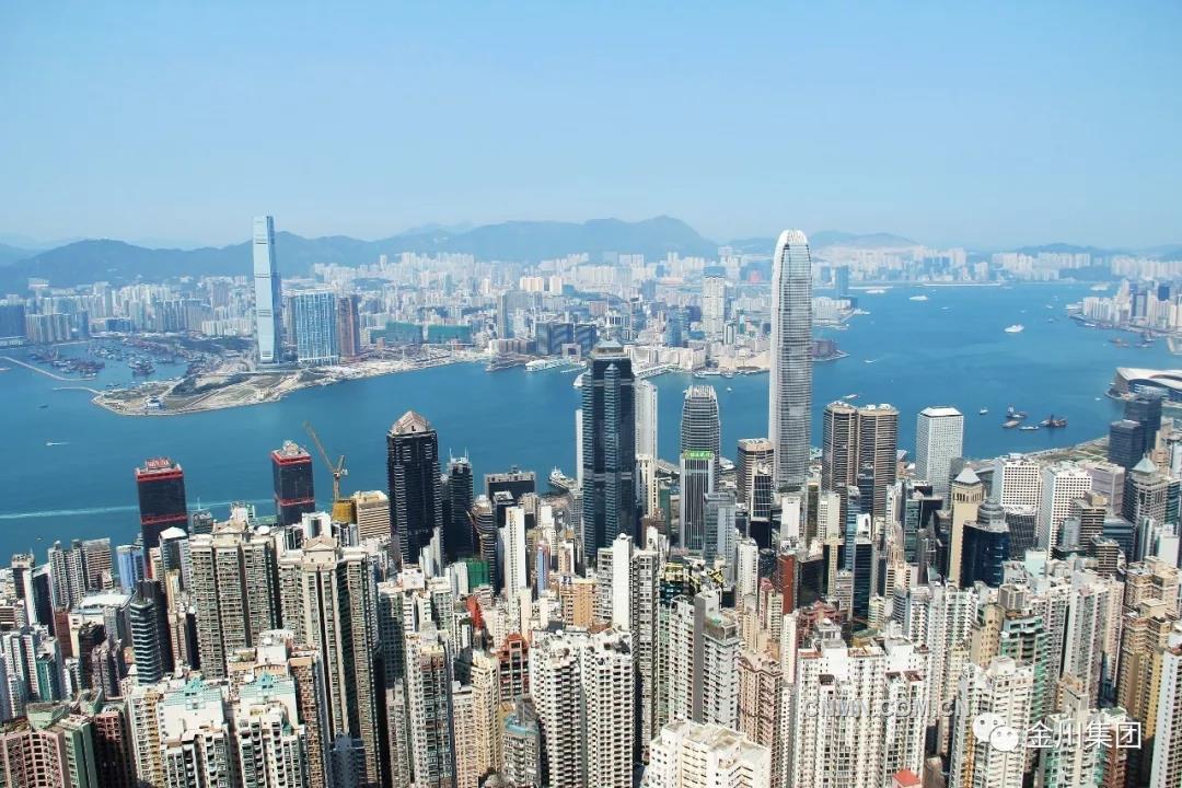 一年來，企業(yè)內(nèi)外媒體對公司各條戰(zhàn)線涌現(xiàn)出來的優(yōu)秀代表做了大量宣傳報(bào)道，多角度、多層面展現(xiàn)金川人勇于擔(dān)當(dāng)、積極向上的精神風(fēng)貌，金川品牌的知名度、美譽(yù)度得以提升。