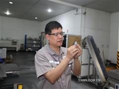 感受熱愛 保持敏銳 胸懷欣喜——記四川省勞動(dòng)模范、自硬公司采掘合金事業(yè)部技術(shù)科研發(fā)主管譚竹峰
